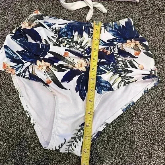 Zaful bikini Medium 1950s two-piece blue and white floral summertime pool beach - Picture 11 of 16